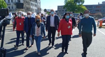Alcaldes de la región y CONFUSAM marchan frente al GORE y entregan carta dirigida al Presidente